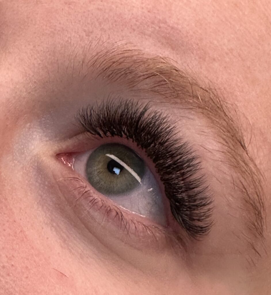 lashes,volume